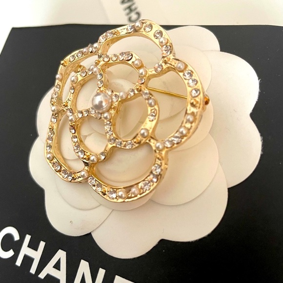 Brooch Camellia Flower Gold with Pearls and Stones - Picture 3 of 8